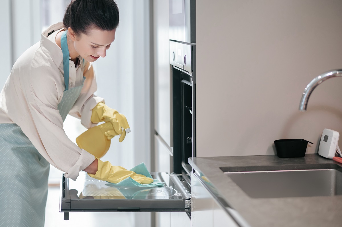 Cách tẩy dầu mỡ trên tường Bí quyết cho bức tường sạch tinh