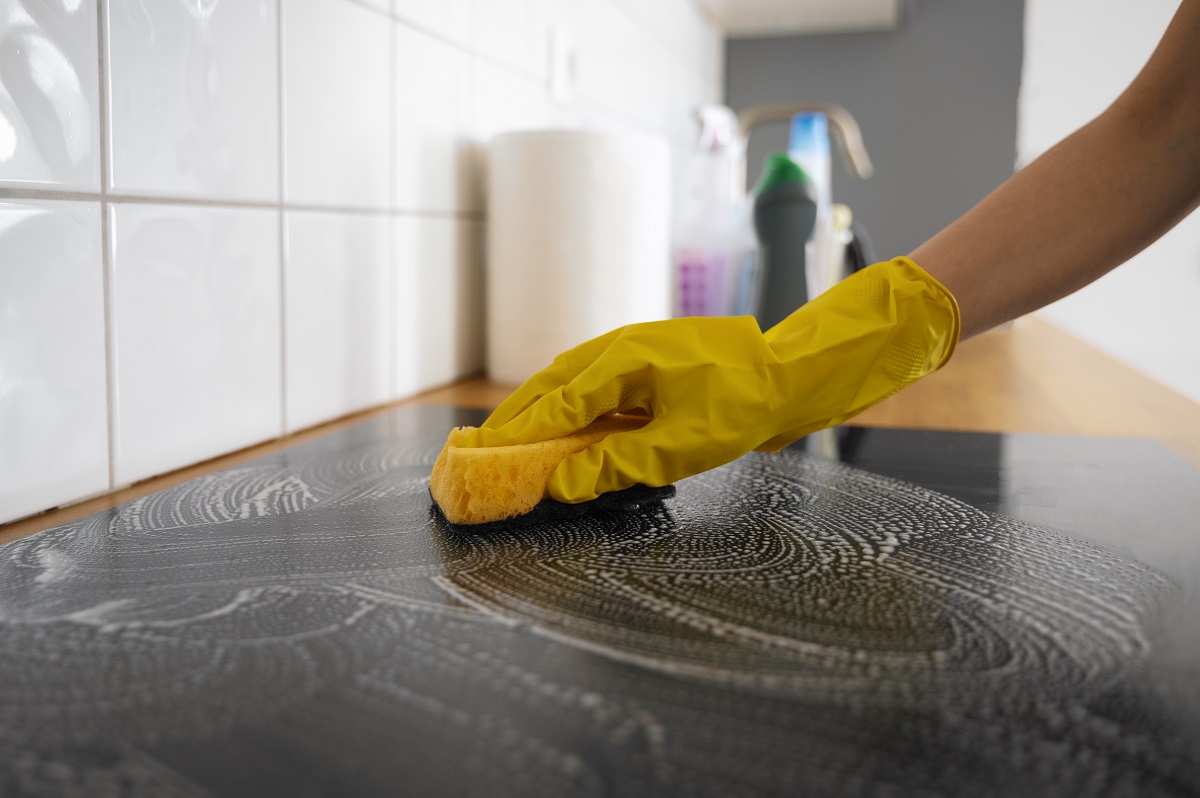 Nên chọn chất tẩy rửa dầu mỡ nhà bếp nào?