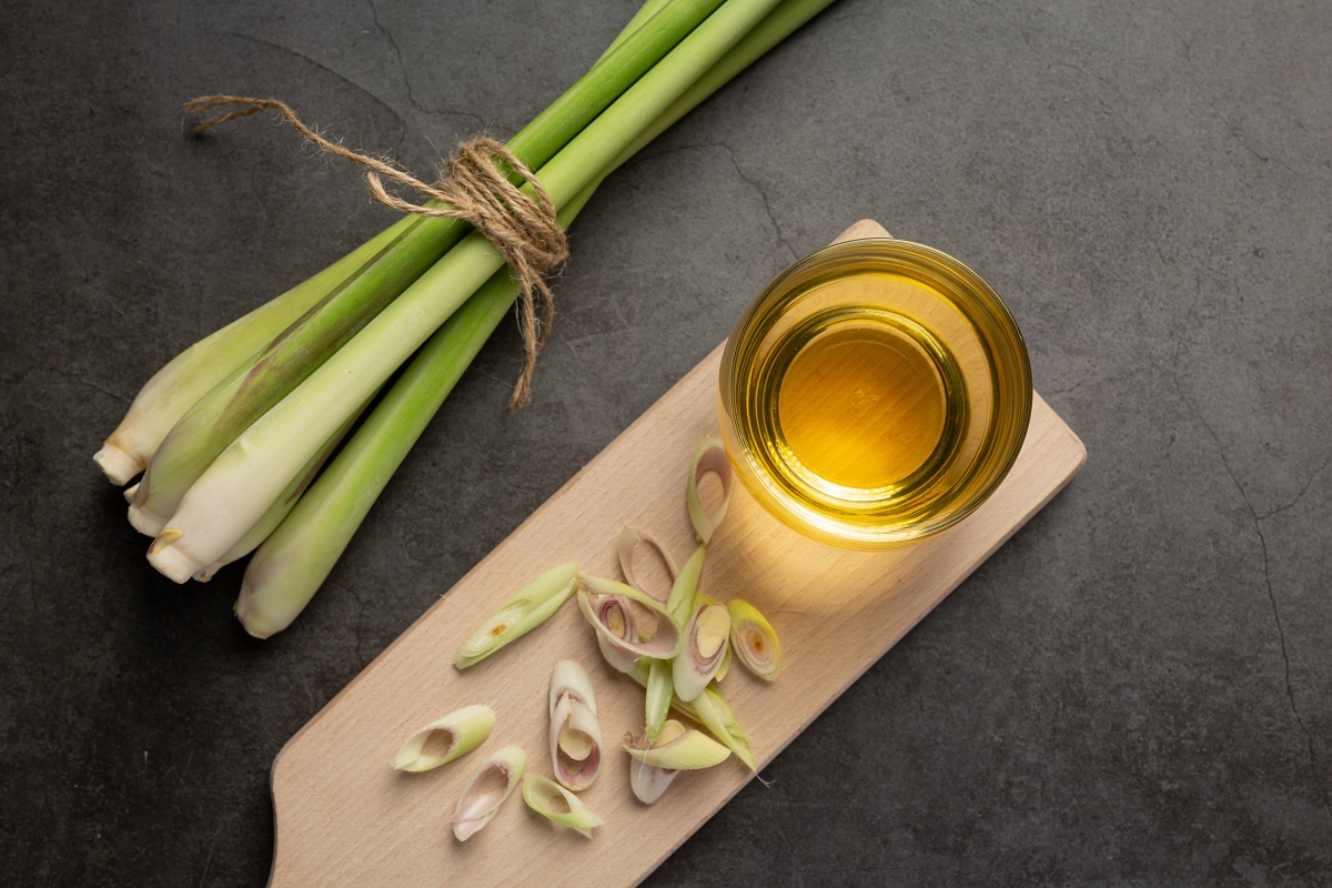 Cách làm nước lau sàn bằng sả chanh
